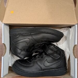 EUC Nike Air Force One Sneakers